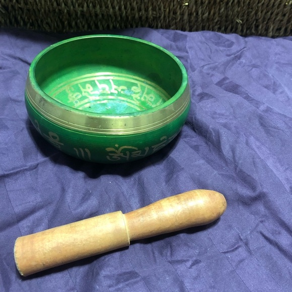 Green Tibetian Singing Bowl with Wooden Mallet - Picture 4 of 11